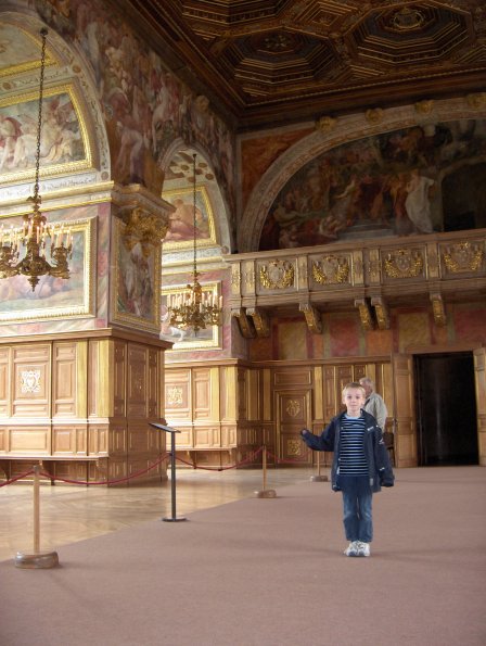 Dans la salle de bal